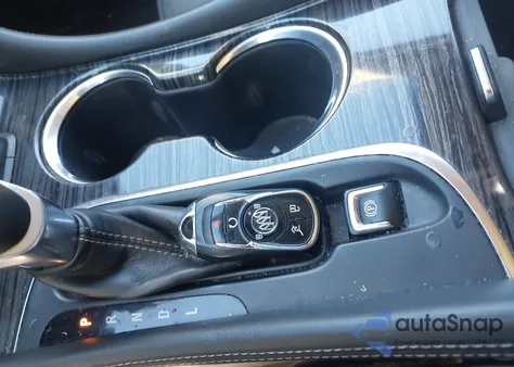 2017 Buick Envision Essence z USA, uszkodzony, nr VIN LRBFXBSAXHD145248